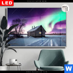 Leuchtbild Dia Nordlichter Ueber Einem Holzhaus Querformat Produktvorschau mit dem Bild Nordlichter über einem Holzhaus im Format Querformat.
