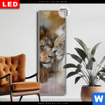 Leuchtbild Dia Sanfte Loewenmomente In Buntem Nebel Schmal Produktvorschau mit dem Bild Sanfte Löwenmomente in buntem Nebel im Format Schmal.