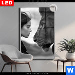 Leuchtbild Dia Seelenblick Loewe Frau Hochformat Produktvorschau mit dem Bild Seelenblick - Löwe & Frau im Format Hochformat.