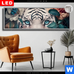 Leuchtbild Dia Weisser Tiger Mit Blauen Augen Zwischen Blumen Panorama Produktvorschau mit dem Bild Weißer Tiger mit blauen Augen zwischen Blumen im Format Panorama.