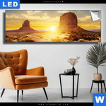 Leuchtbild Felsen In Wueste Panorama Produktvorschau mit dem Bild Felsen in Wüste im Format Panorama.