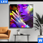 Leuchtbild Frau Im Neonlicht Quadrat Produktvorschau mit dem Bild Frau im Neonlicht im Format Quadrat.