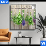 Leuchtbild Frische Kraeuter An Holzstange Quadrat Produktvorschau mit dem Bild Frische Kräuter an Holzstange im Format Quadrat.