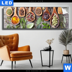 Leuchtbild Gewuerze Auf Holzloeffeln Panorama Produktvorschau mit dem Bild Gewürze auf Holzlöffeln im Format Panorama.