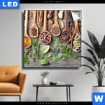 Leuchtbild Gewuerze Auf Holzloeffeln Quadrat Produktvorschau mit dem Bild Gewürze auf Holzlöffeln im Format Quadrat.
