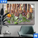 Leuchtbild Gewuerze Auf Holzloeffeln Querformat Produktvorschau mit dem Bild Gewürze auf Holzlöffeln im Format Querformat.