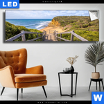 Leuchtbild Holztreppe Zum Einsamen Strand Panorama Produktvorschau mit dem Bild Holztreppe zum einsamen Strand im Format Panorama.