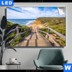 Leuchtbild Holztreppe Zum Einsamen Strand Querformat Produktvorschau mit dem Bild Holztreppe zum einsamen Strand im Format Querformat.