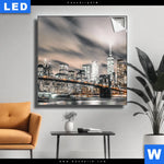Leuchtbild Innenstadt Von Manhattan Quadrat Produktvorschau mit dem Bild Innenstadt von Manhattan im Format Quadrat.