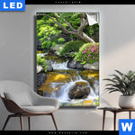Leuchtbild Japanischer Garten Mit Wasserlauf Hochformat Produktvorschau mit dem Bild Japanischer Garten mit Wasserlauf im Format Hochformat.