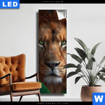 Leuchtbild Loewe Im Gruenen Regenwald Schmal Produktvorschau mit dem Bild Löwe im grünen Regenwald im Format Schmal.
