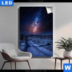 Leuchtbild Milchstrasse Ueber Einem Feldweg Hochformat Produktvorschau mit dem Bild Milchstraße über einem Feldweg im Format Hochformat.