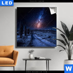 Leuchtbild Milchstrasse Ueber Einem Feldweg Quadrat Produktvorschau mit dem Bild Milchstraße über einem Feldweg im Format Quadrat.