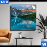 Leuchtbild Moraenensee Sonnenaufgang Quadrat Produktvorschau mit dem Bild Moränensee Sonnenaufgang im Format Quadrat.