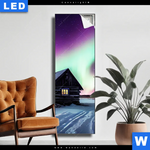 Leuchtbild Nordlichter Ueber Einem Holzhaus Schmal Produktvorschau mit dem Bild Nordlichter über einem Holzhaus im Format Schmal.