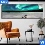 Leuchtbild Nordlichter Und Schlittenhunde Panorama Produktvorschau mit dem Bild Nordlichter und Schlittenhunde im Format Panorama.