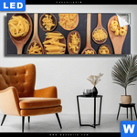 Leuchtbild Pasta Auf Loeffeln Panorama Produktvorschau mit dem Bild Pasta auf Löffeln im Format Panorama.