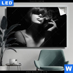 Leuchtbild Rauchende Lady Querformat Produktvorschau mit dem Bild Rauchende Lady im Format Querformat.