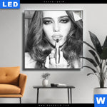 Leuchtbild Schoener Mittelfinger Quadrat Produktvorschau mit dem Bild Schöner Mittelfinger im Format Quadrat.