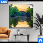 Leuchtbild See Mit Alter Bruecke Aus Stein Quadrat Produktvorschau mit dem Bild See mit alter Brücke aus Stein im Format Quadrat.