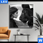 Leuchtbild Seelenblick Loewe Frau Quadrat Produktvorschau mit dem Bild Seelenblick - Löwe & Frau im Format Quadrat.