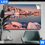 Leuchtbild Skandinavische Stadt Bei Nacht Querformat Produktvorschau mit dem Bild Skandinavische Stadt bei Nacht im Format Querformat.