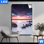 Leuchtbild Sonnenaufgang Am Strand Mit Felsen Hochformat Produktvorschau mit dem Bild Sonnenaufgang am Strand mit Felsen im Format Hochformat.