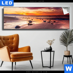 Leuchtbild Sonnenuntergang Am Strand Mit Felsen Panorama Produktvorschau mit dem Bild Sonnenuntergang am Strand mit Felsen im Format Panorama.