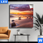 Leuchtbild Sonnenuntergang Am Strand Mit Felsen Quadrat Produktvorschau mit dem Bild Sonnenuntergang am Strand mit Felsen im Format Quadrat.