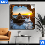 Leuchtbild Sonnenuntergang In Meeresgrotte Quadrat Produktvorschau mit dem Bild Sonnenuntergang in Meeresgrotte im Format Quadrat.