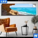 Leuchtbild Wellenrauschen Und Felsenklippe Panorama Produktvorschau mit dem Bild Wellenrauschen und Felsenklippe im Format Panorama.