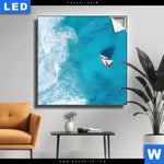 Leuchtbild Yacht Im Meer Quadrat Produktvorschau mit dem Bild Yacht im Meer im Format Quadrat.