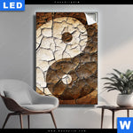 Leuchtbild Yin Yang Auf Rissiger Erde Hochformat Produktvorschau mit dem Bild Yin Yang auf rissiger Erde im Format Hochformat.