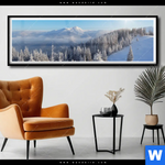 Poster Berge Und Waelder In Schnee Panorama Produktvorschau mit dem Bild Berge und Wälder in Schnee im Format Panorama.