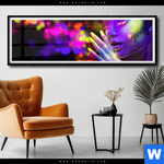 Poster Frau Im Neonlicht Panorama Produktvorschau mit dem Bild Frau im Neonlicht im Format Panorama.