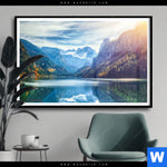 Poster Idyllischer Bergsee Im Gebirge Querformat Produktvorschau mit dem Bild Idyllischer Bergsee im Gebirge im Format Querformat.