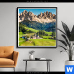 Poster Idyllisches Dorf In Den Bergen Quadrat Produktvorschau mit dem Bild Idyllisches Dorf in den Bergen im Format Quadrat.