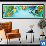 Poster Kraeuter Auf Blauem Holztisch Panorama Produktvorschau mit dem Bild Kräuter auf blauem Holztisch im Format Panorama.