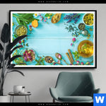 Poster Kraeuter Auf Blauem Holztisch Querformat Produktvorschau mit dem Bild Kräuter auf blauem Holztisch im Format Querformat.