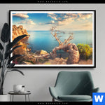 Poster Kuestenlandschaft Mit Altem Baum Querformat Produktvorschau mit dem Bild Küstenlandschaft mit altem Baum im Format Querformat.