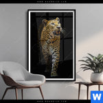 Poster Leopard In Der Dunkelheit Hochformat Produktvorschau mit dem Bild Leopard in der Dunkelheit im Format Hochformat.