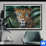 Poster Leopard Mit Blauen Augen Querformat Produktvorschau mit dem Bild Leopard mit blauen Augen im Format Querformat.