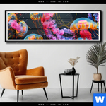 Poster Leuchtende Quallen Unter Wasser Panorama Produktvorschau mit dem Bild Leuchtende Quallen unter Wasser im Format Panorama.