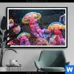 Poster Leuchtende Quallen Unter Wasser Querformat Produktvorschau mit dem Bild Leuchtende Quallen unter Wasser im Format Querformat.