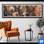 Poster Loewe Schlaeft In Blueten Panorama Produktvorschau mit dem Bild Löwe schläft in Blüten im Format Panorama.