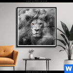 Poster Loewengesicht In Rauch Quadrat Produktvorschau mit dem Bild Löwengesicht in Rauch im Format Quadrat.