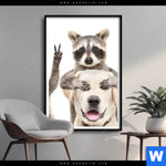 Poster Lustige Waschbaeren Mit Hund Hochformat Produktvorschau mit dem Bild Lustige Waschbären mit Hund im Format Hochformat.