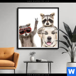 Poster Lustige Waschbaeren Mit Hund Quadrat Produktvorschau mit dem Bild Lustige Waschbären mit Hund im Format Quadrat.