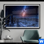 Poster Milchstrasse Ueber Einem Feldweg Querformat Produktvorschau mit dem Bild Milchstraße über einem Feldweg im Format Querformat.