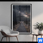 Poster Milchstrasse Ueber Einem Holzweg Hochformat Produktvorschau mit dem Bild Milchstraße über einem Holzweg im Format Hochformat.